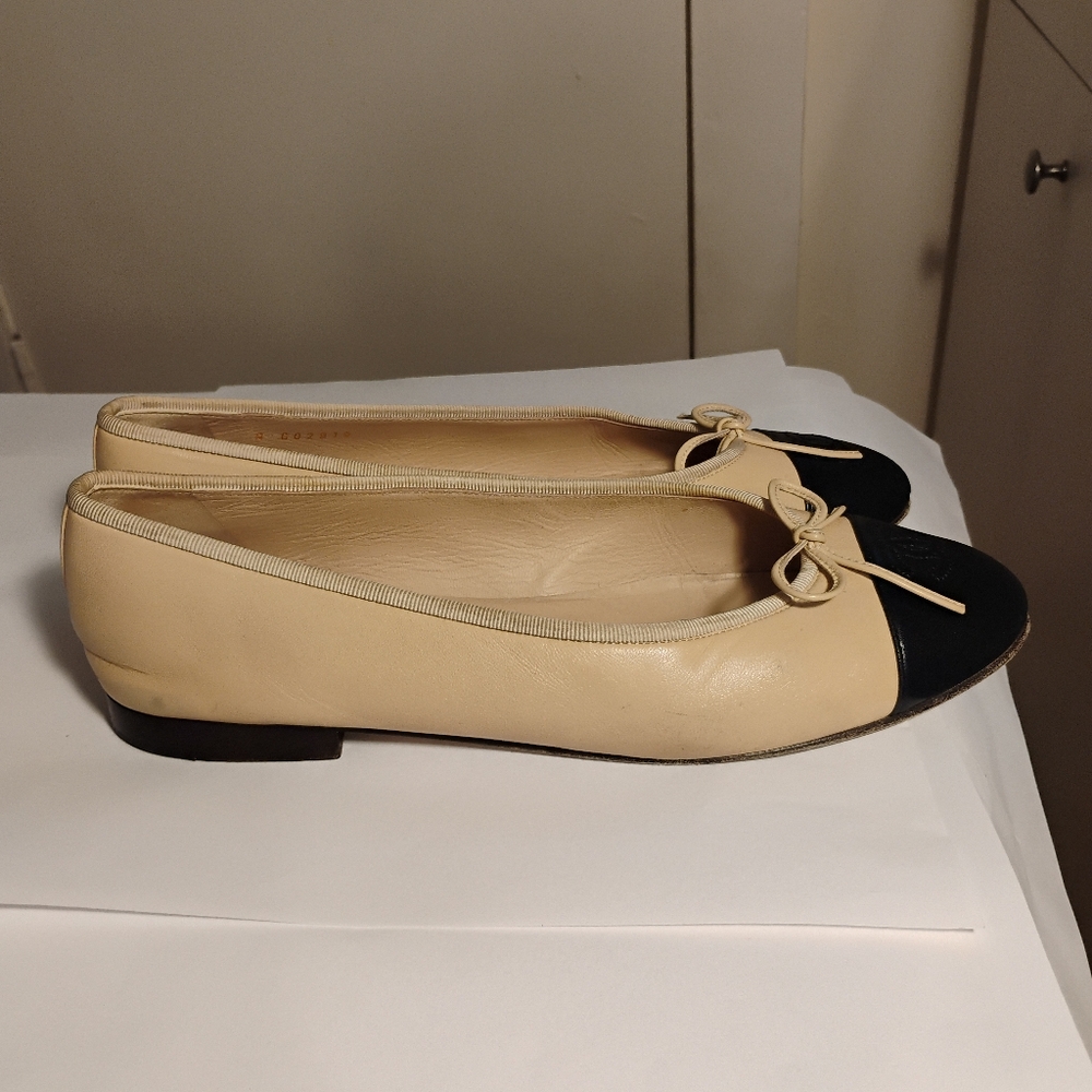 CHANEL Leather cap toe Iconic Ballet Ballerina Flats Shoes 41 - Picture 4 of 16